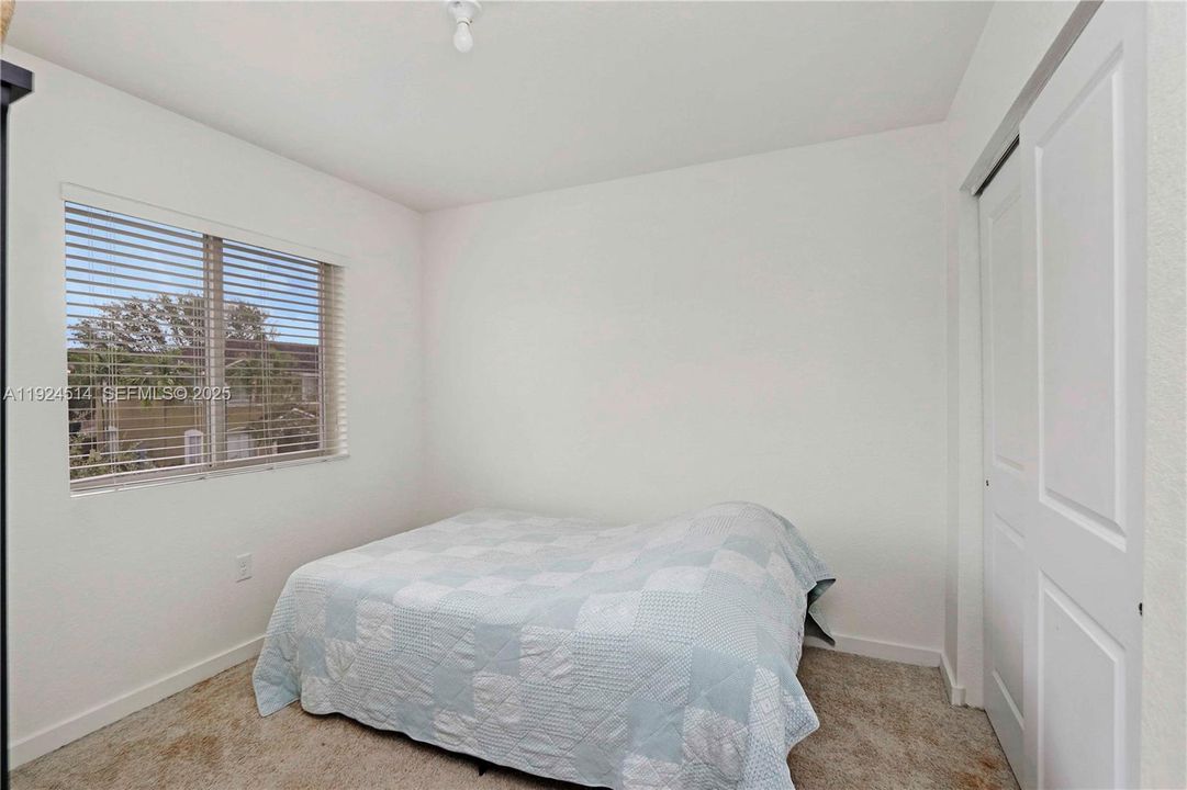 For Sale: $370,000 (4 beds, 3 baths, 1374 Square Feet)