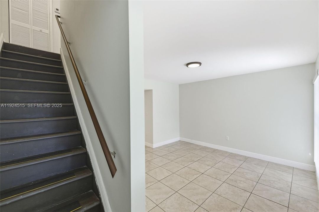 For Rent: $2,900 (4 beds, 1 baths, 1114 Square Feet)