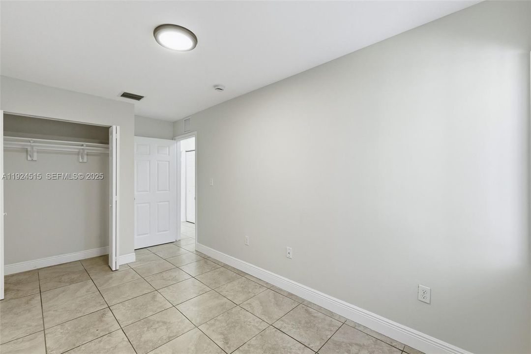 For Rent: $2,900 (4 beds, 1 baths, 1114 Square Feet)