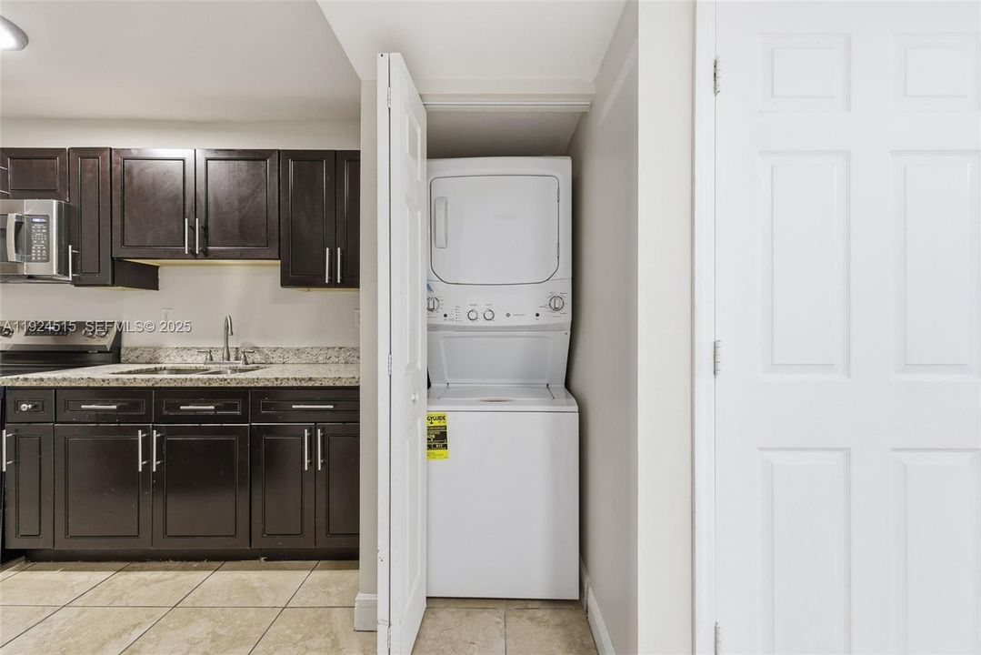 For Rent: $2,900 (4 beds, 1 baths, 1114 Square Feet)