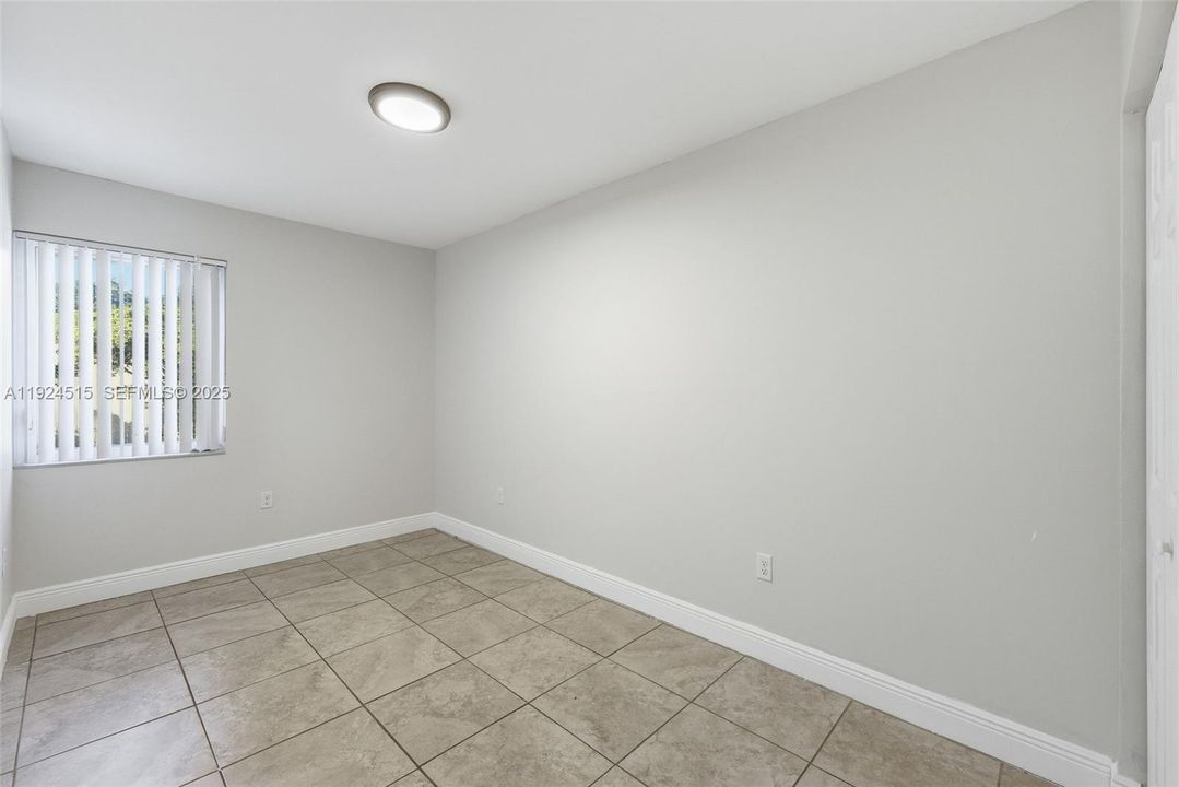 For Rent: $2,900 (4 beds, 1 baths, 1114 Square Feet)