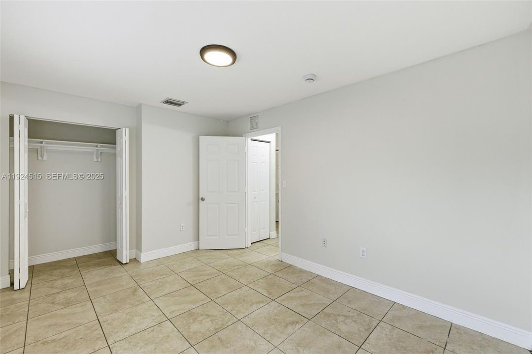 For Rent: $2,900 (4 beds, 1 baths, 1114 Square Feet)