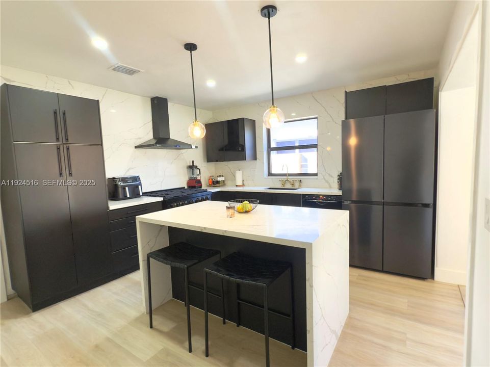 В аренду: $6,500 (4 спален, 2 ванн, 2245 Квадратных фут)