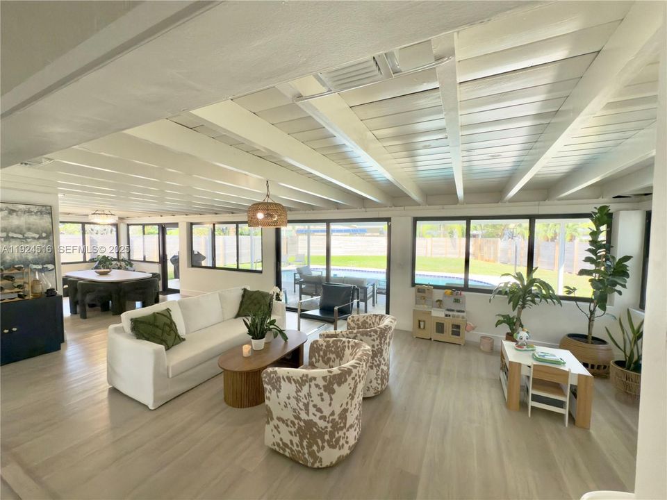 В аренду: $6,500 (4 спален, 2 ванн, 2245 Квадратных фут)