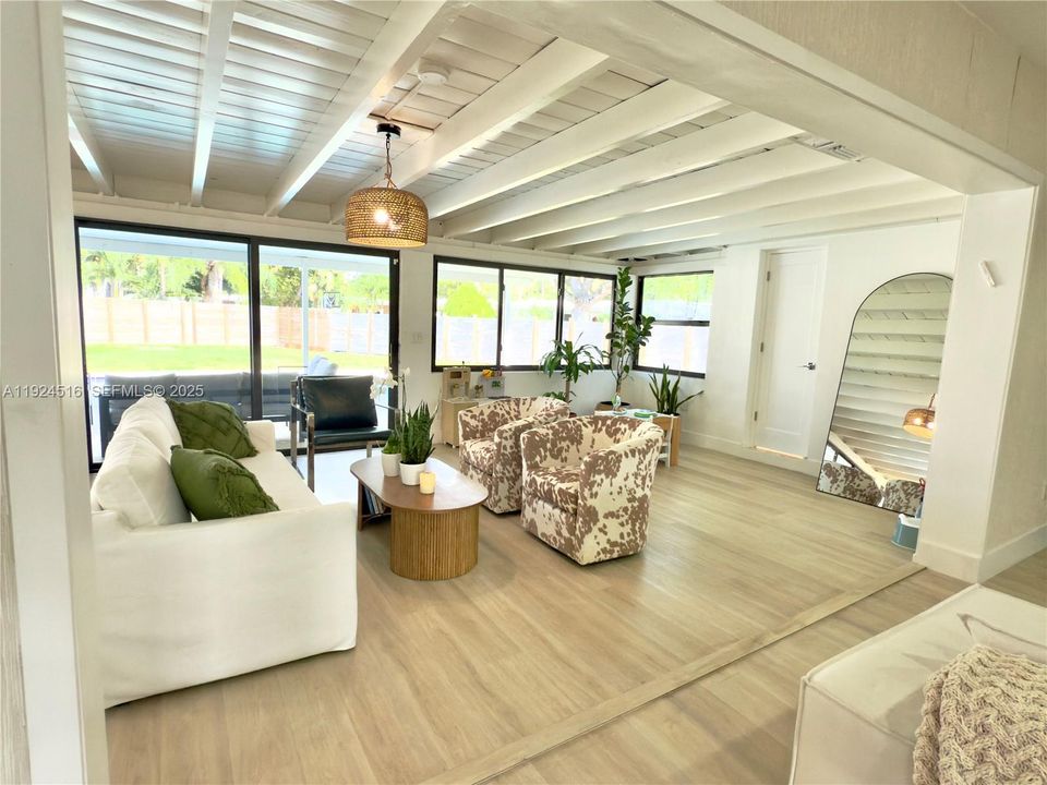 В аренду: $6,500 (4 спален, 2 ванн, 2245 Квадратных фут)