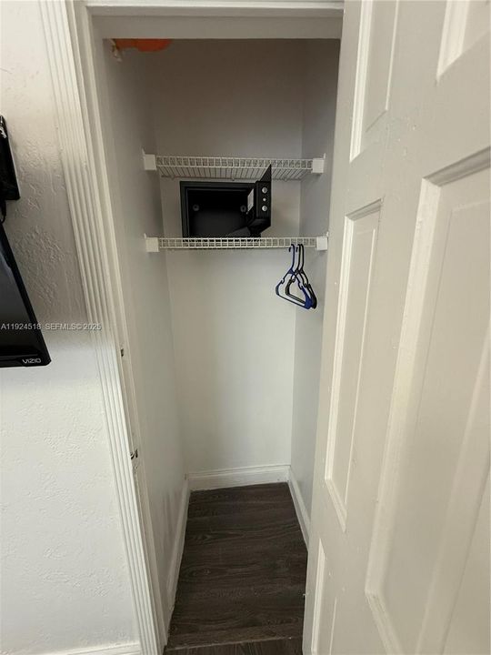 For Rent: $2,800 (2 beds, 1 baths, 650 Square Feet)