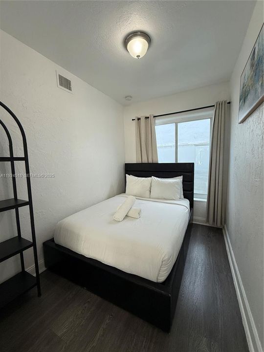 For Rent: $2,800 (2 beds, 1 baths, 650 Square Feet)