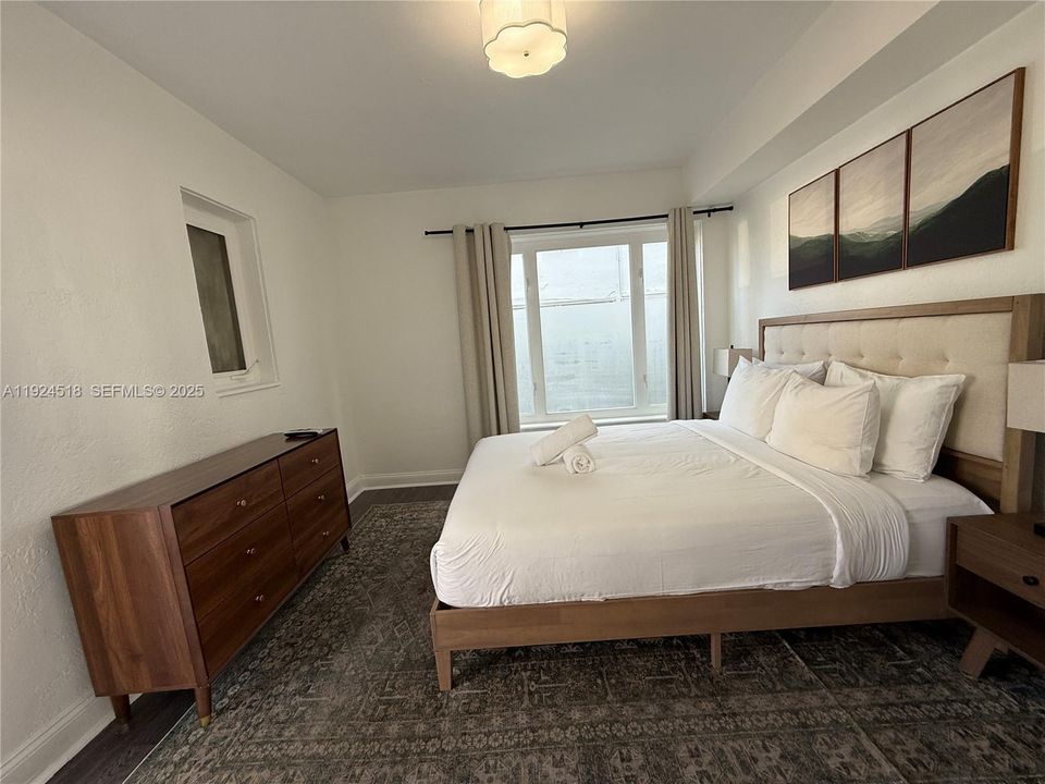 For Rent: $2,800 (2 beds, 1 baths, 650 Square Feet)