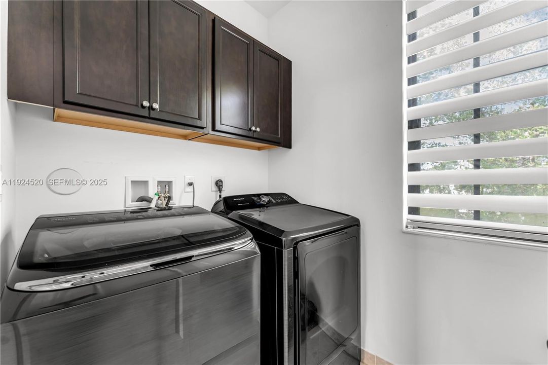 For Sale: $675,000 (3 beds, 2 baths, 2291 Square Feet)