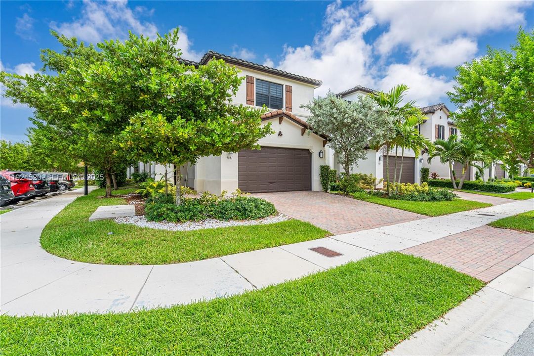 For Sale: $675,000 (3 beds, 2 baths, 2291 Square Feet)