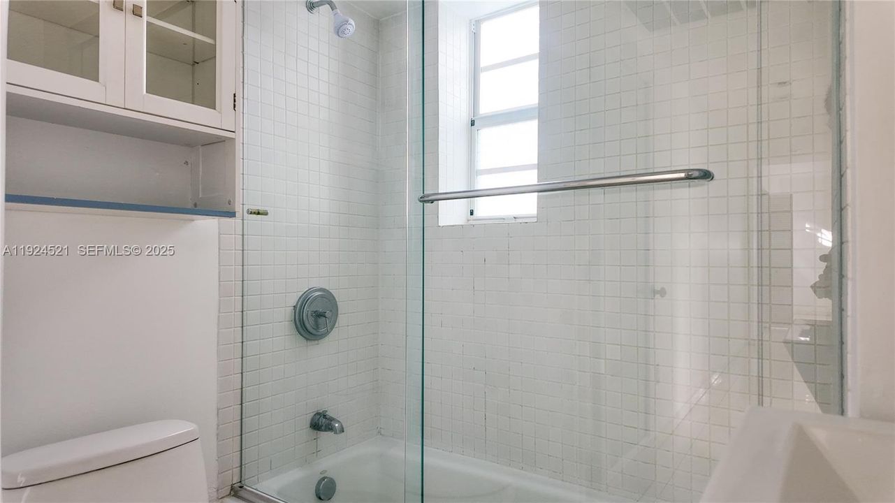 For Rent: $2,600 (2 beds, 1 baths, 652 Square Feet)