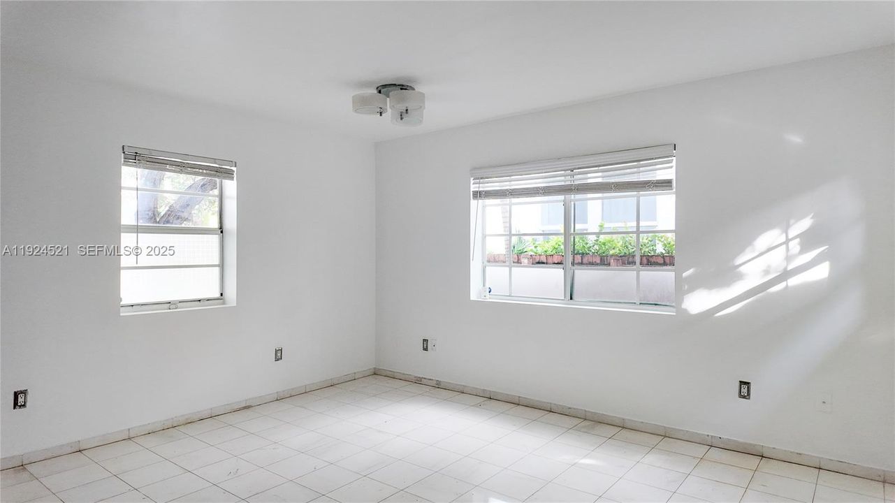 For Rent: $2,600 (2 beds, 1 baths, 652 Square Feet)