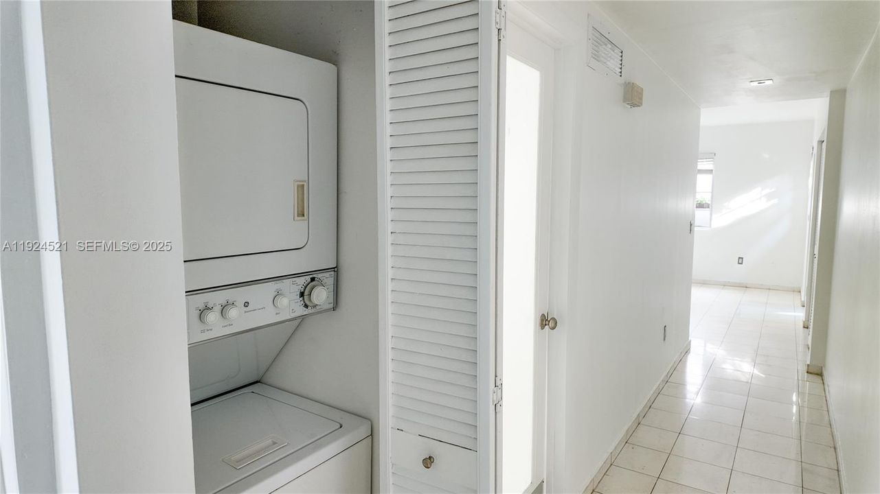 For Rent: $2,600 (2 beds, 1 baths, 652 Square Feet)