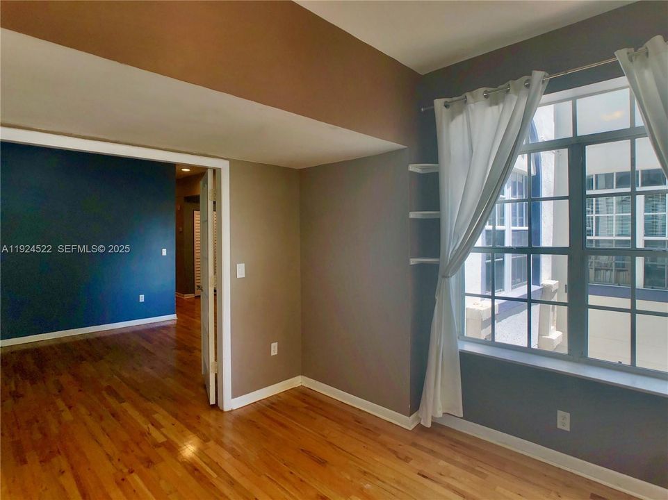 For Sale: $265,000 (2 beds, 1 baths, 613 Square Feet)