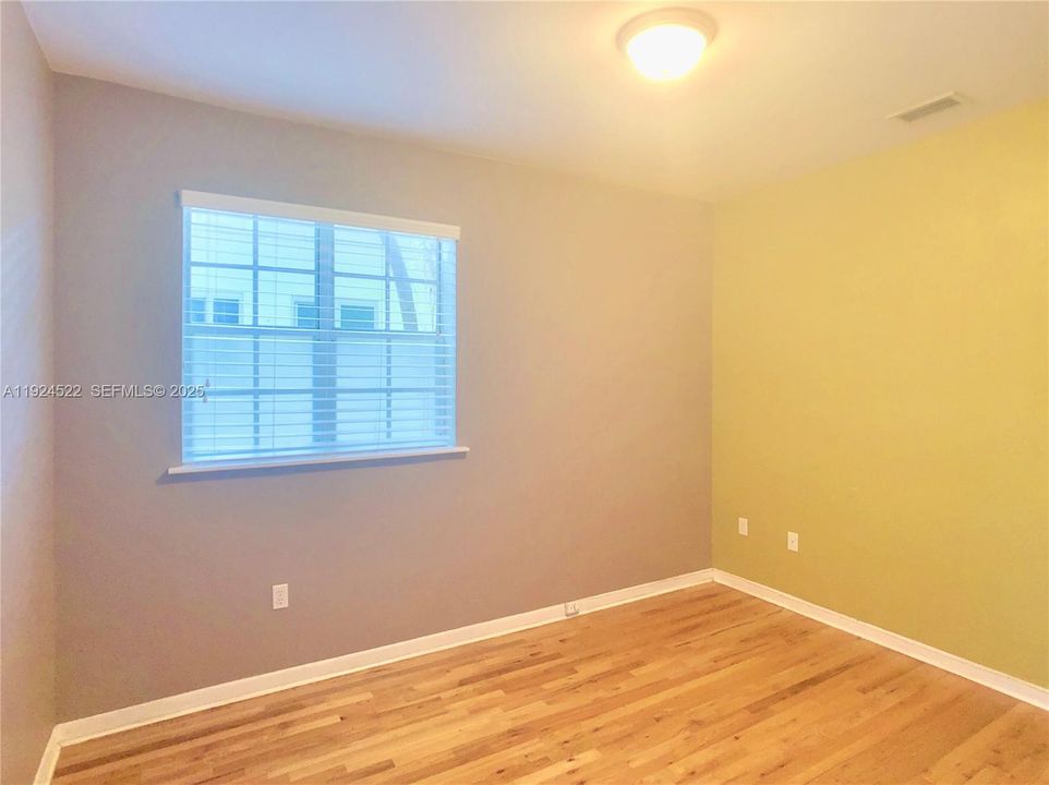 For Sale: $265,000 (2 beds, 1 baths, 613 Square Feet)