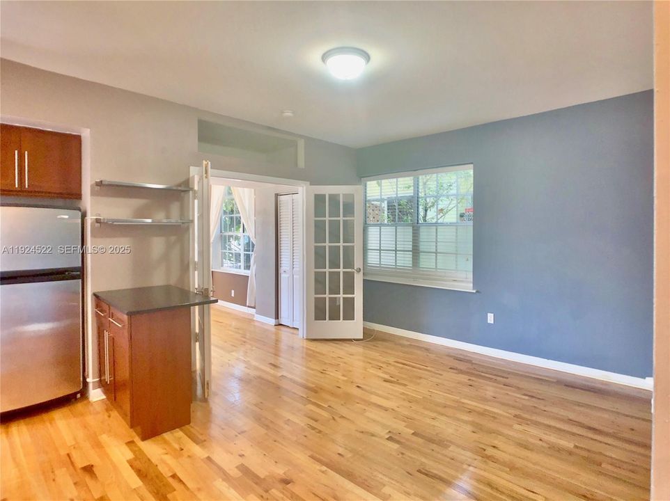 For Sale: $265,000 (2 beds, 1 baths, 613 Square Feet)