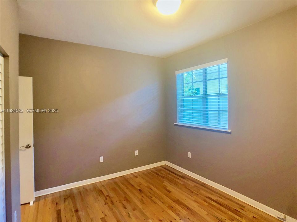 For Sale: $265,000 (2 beds, 1 baths, 613 Square Feet)