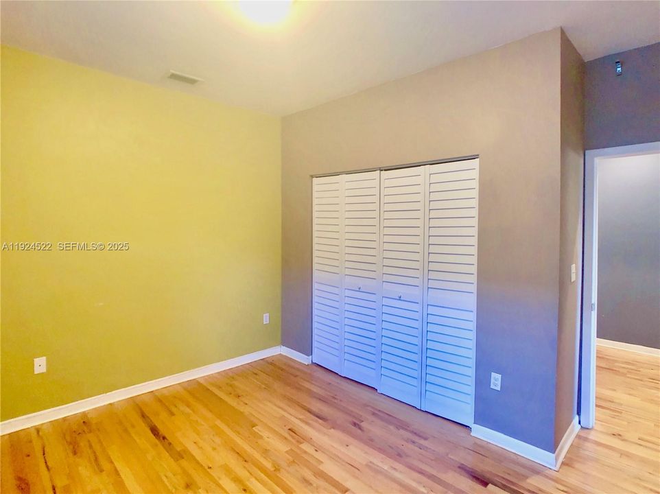 For Sale: $265,000 (2 beds, 1 baths, 613 Square Feet)