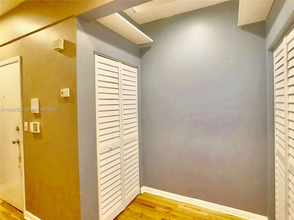 For Sale: $265,000 (2 beds, 1 baths, 613 Square Feet)