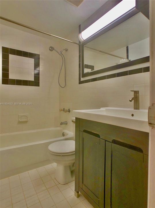 For Sale: $265,000 (2 beds, 1 baths, 613 Square Feet)