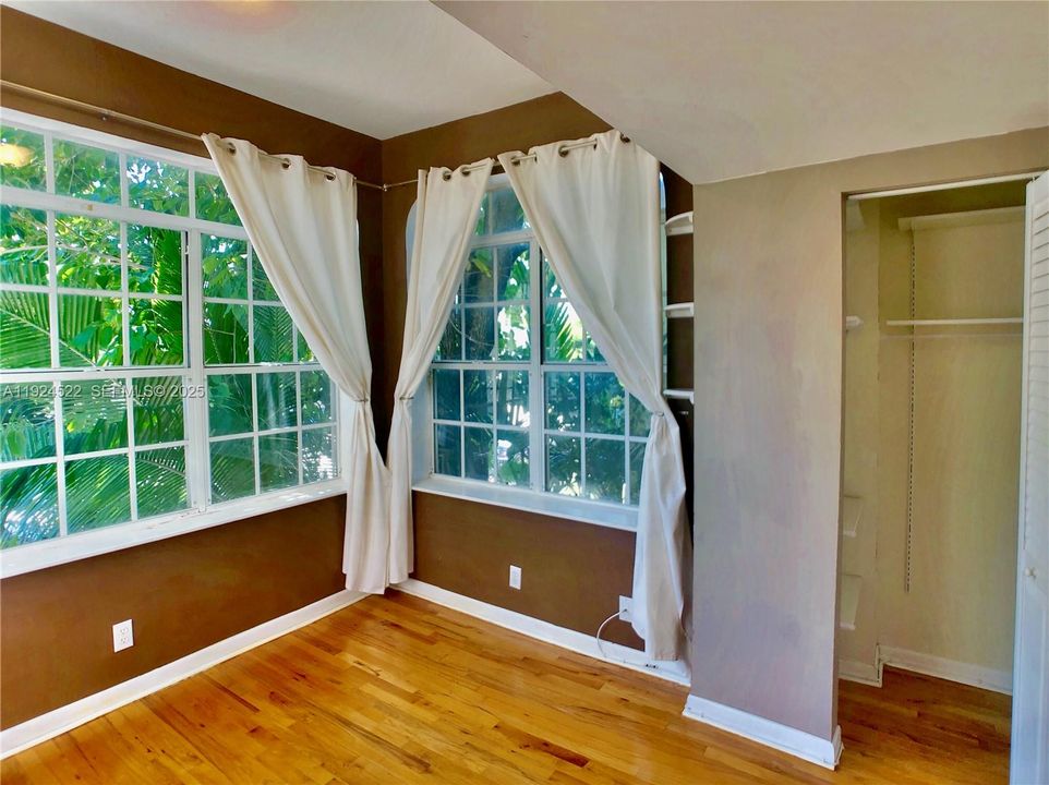 For Sale: $265,000 (2 beds, 1 baths, 613 Square Feet)