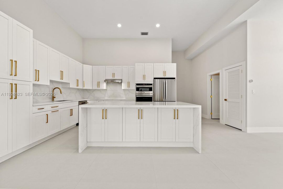 For Sale: $2,195,000 (5 beds, 3 baths, 3360 Square Feet)