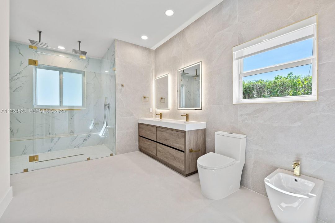 For Sale: $2,195,000 (5 beds, 3 baths, 3360 Square Feet)