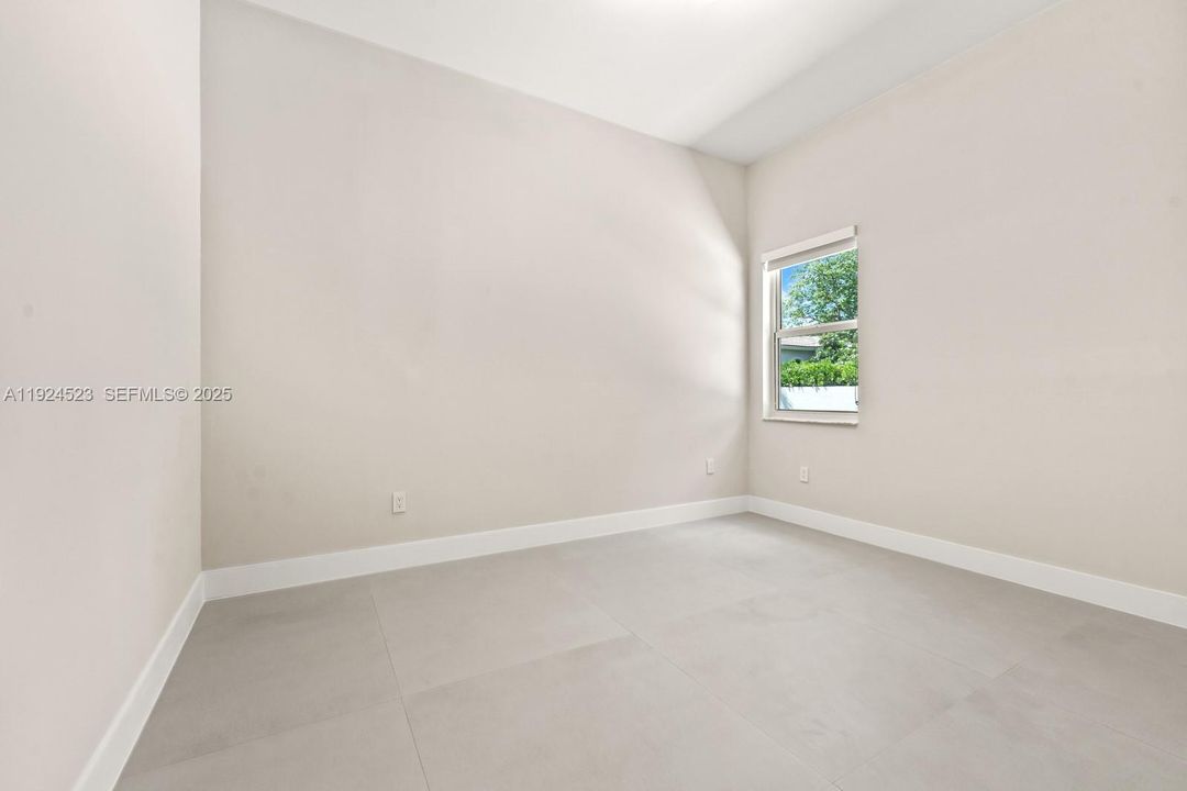 For Sale: $2,195,000 (5 beds, 3 baths, 3360 Square Feet)