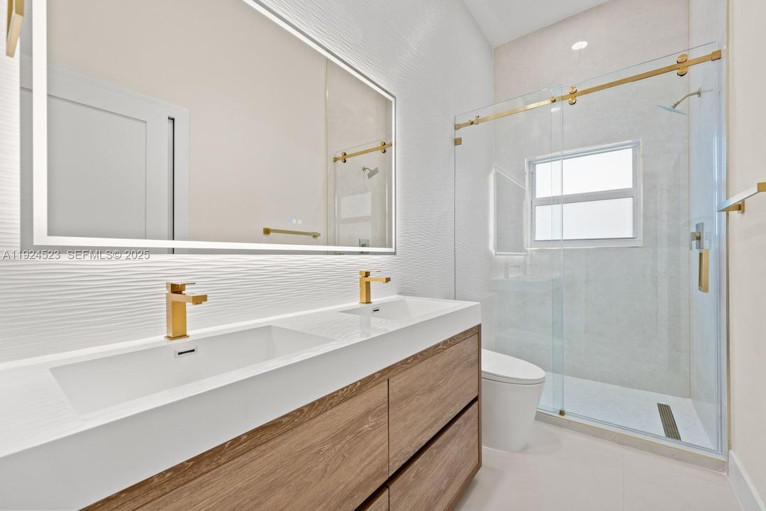 For Sale: $2,195,000 (5 beds, 3 baths, 3360 Square Feet)