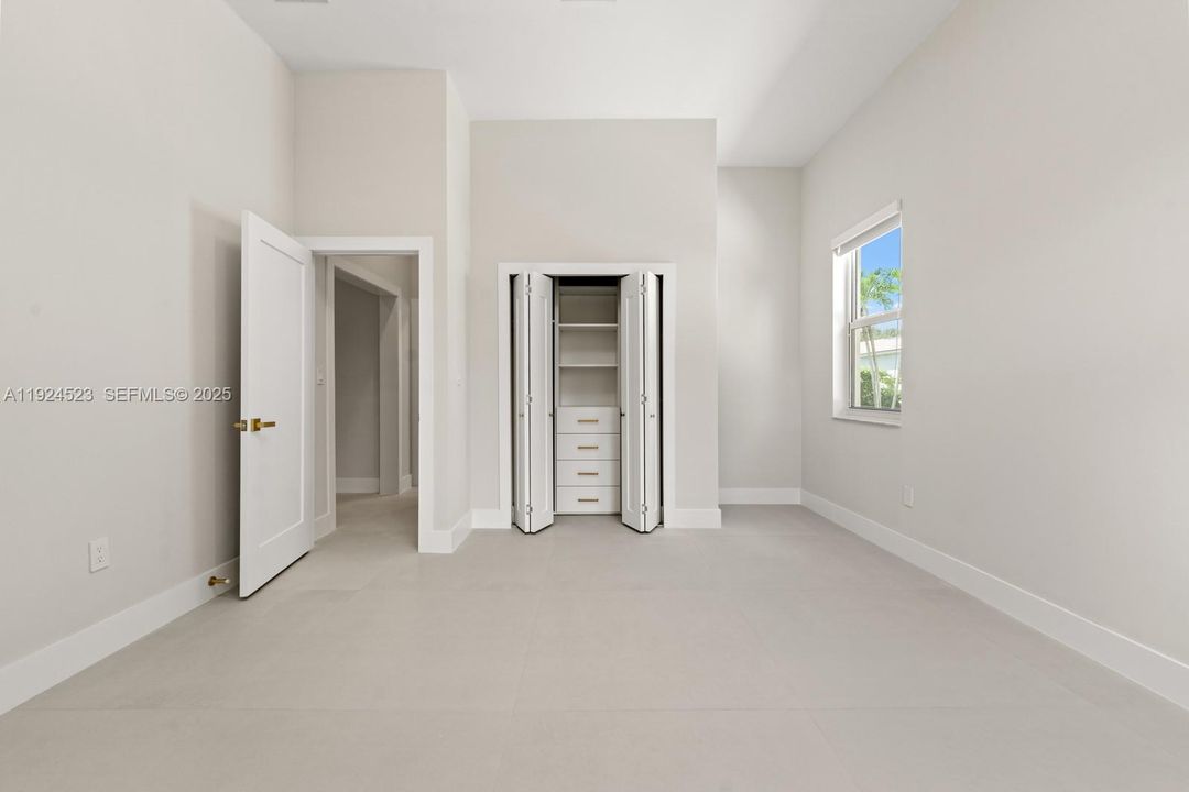 For Sale: $2,195,000 (5 beds, 3 baths, 3360 Square Feet)