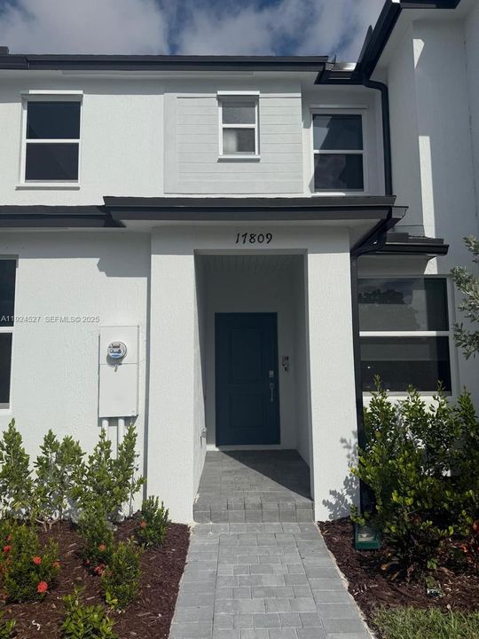 En Renta: $2,490 (3 camas, 2 baños, 0 Pies cuadrados)