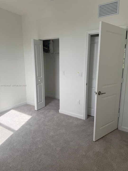 En Renta: $2,490 (3 camas, 2 baños, 0 Pies cuadrados)