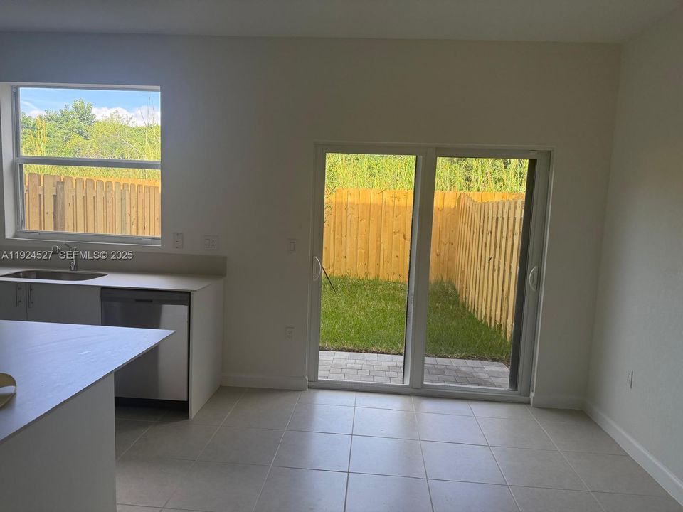 En Renta: $2,490 (3 camas, 2 baños, 0 Pies cuadrados)