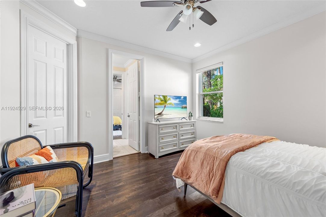 For Sale: $2,075,000 (5 beds, 5 baths, 4915 Square Feet)