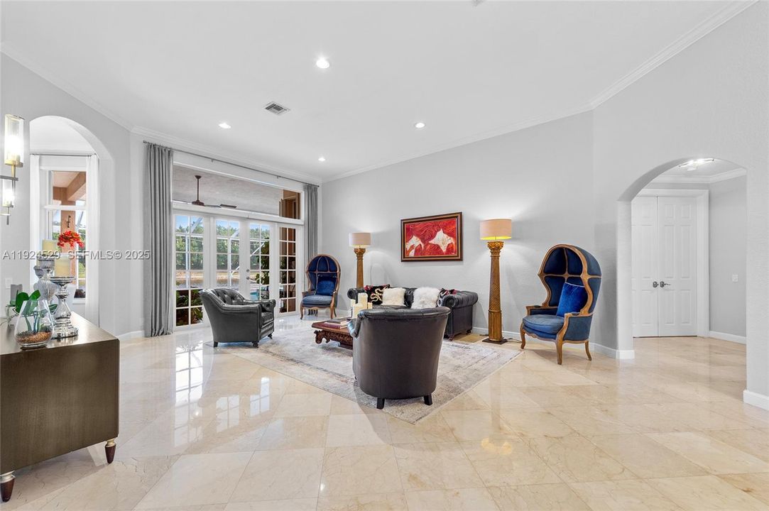 For Sale: $2,075,000 (5 beds, 5 baths, 4915 Square Feet)