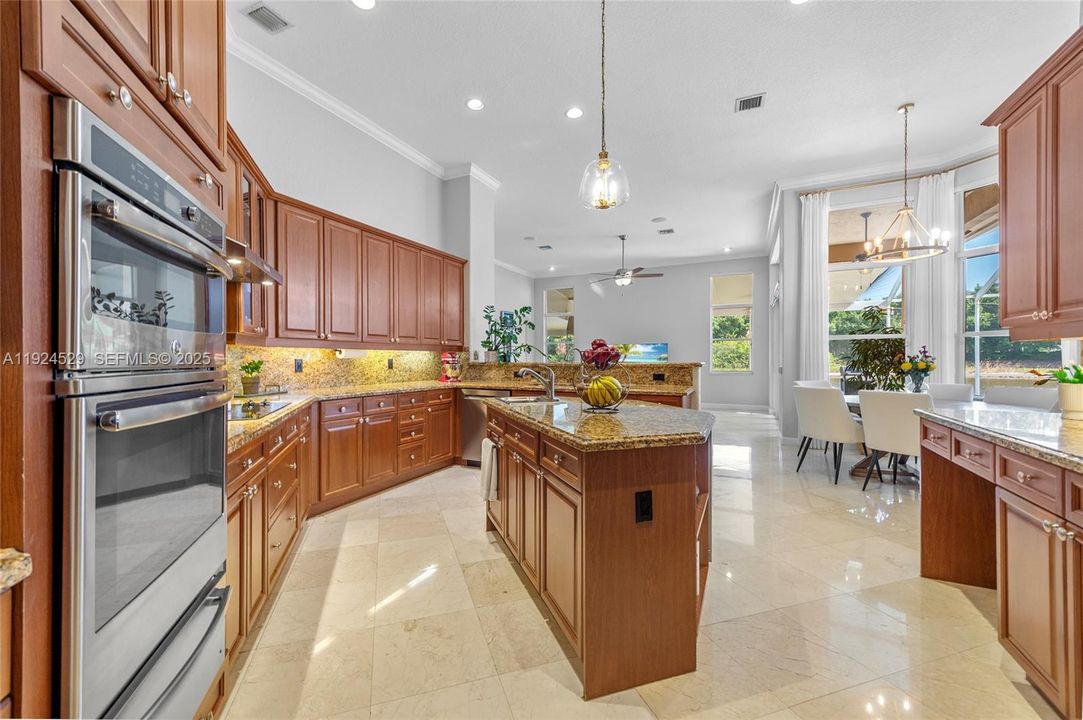 For Sale: $2,075,000 (5 beds, 5 baths, 4915 Square Feet)