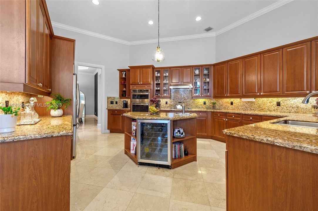 For Sale: $2,075,000 (5 beds, 5 baths, 4915 Square Feet)