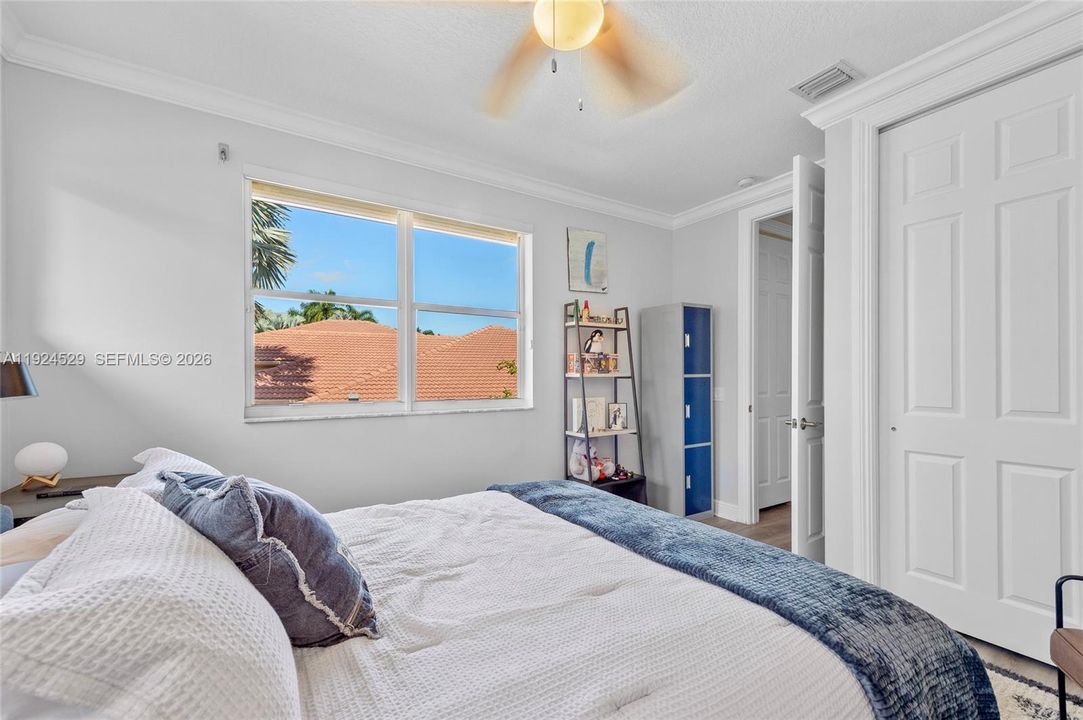 For Sale: $2,075,000 (5 beds, 5 baths, 4915 Square Feet)