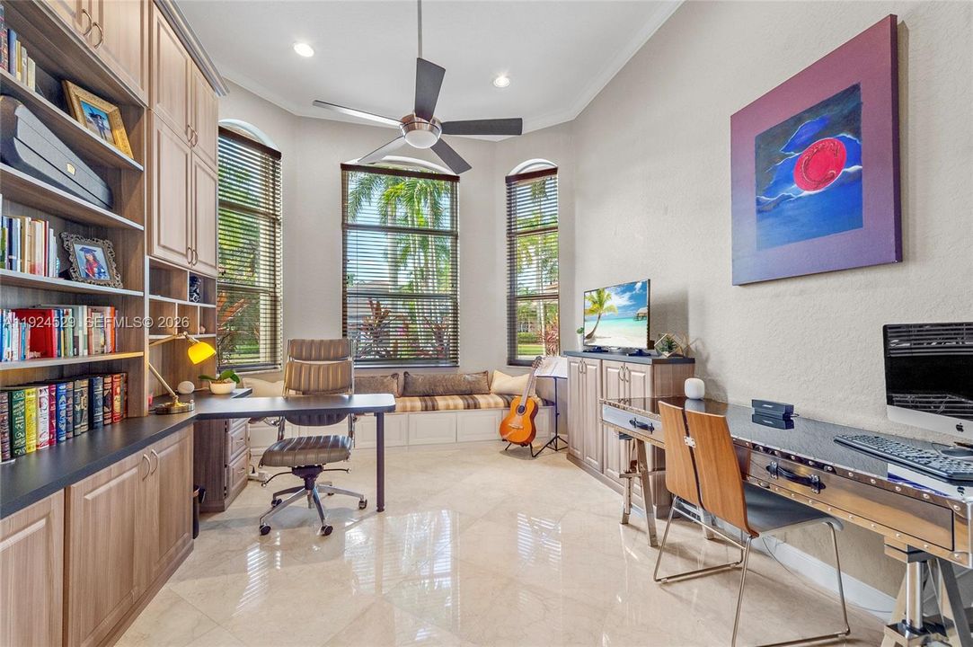 For Sale: $2,075,000 (5 beds, 5 baths, 4915 Square Feet)