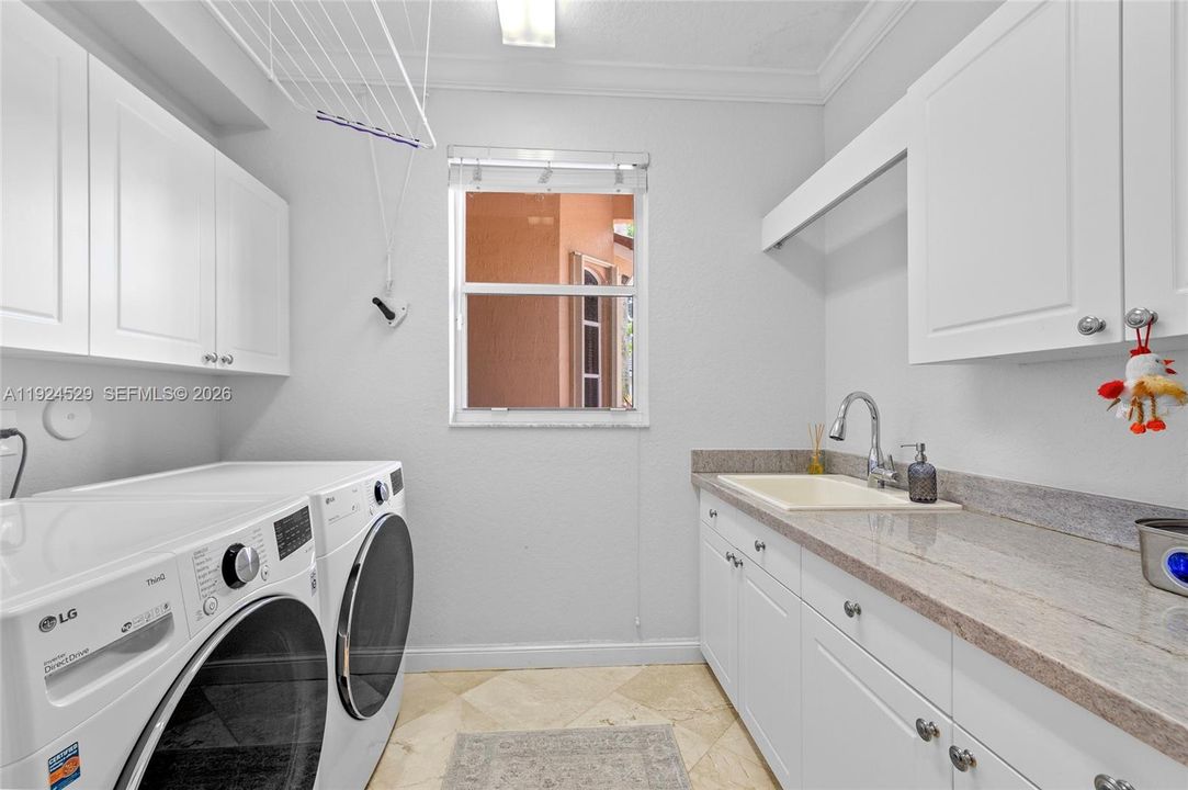 For Sale: $2,075,000 (5 beds, 5 baths, 4915 Square Feet)