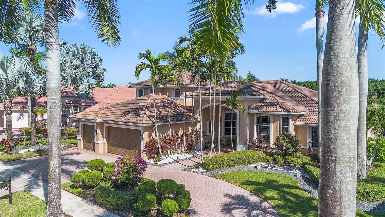 For Sale: $2,075,000 (5 beds, 5 baths, 4915 Square Feet)