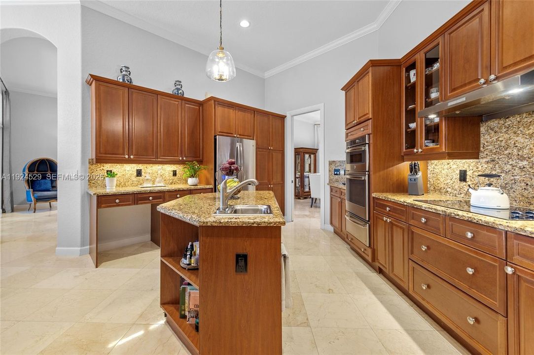 For Sale: $2,075,000 (5 beds, 5 baths, 4915 Square Feet)