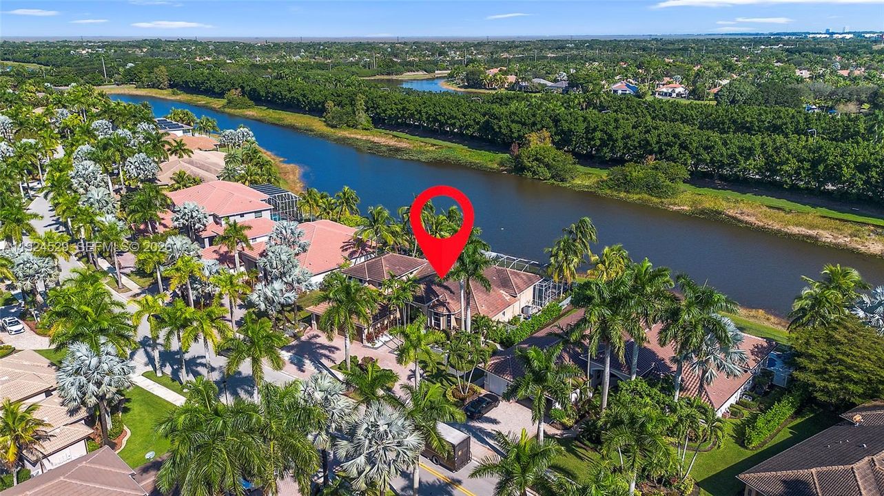 For Sale: $2,075,000 (5 beds, 5 baths, 4915 Square Feet)