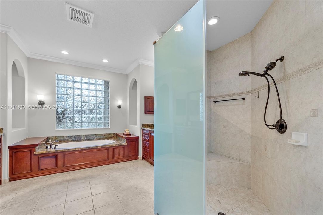 For Sale: $2,075,000 (5 beds, 5 baths, 4915 Square Feet)