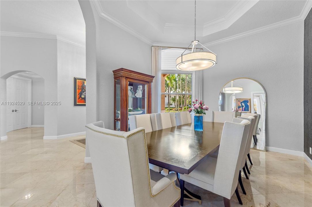 For Sale: $2,075,000 (5 beds, 5 baths, 4915 Square Feet)