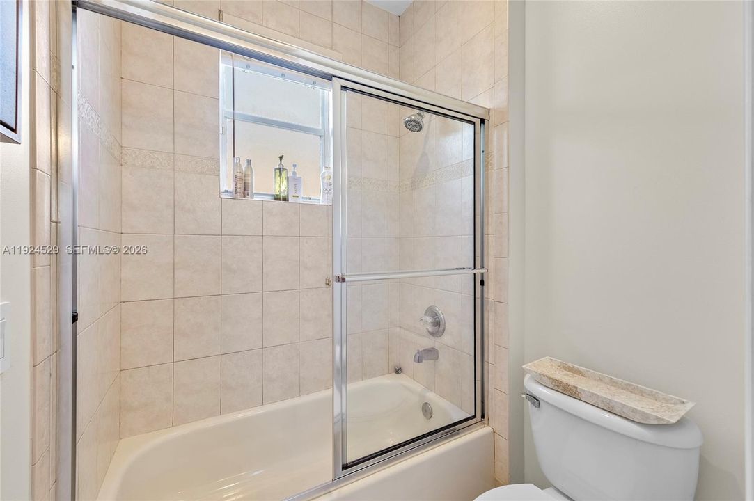 For Sale: $2,075,000 (5 beds, 5 baths, 4915 Square Feet)