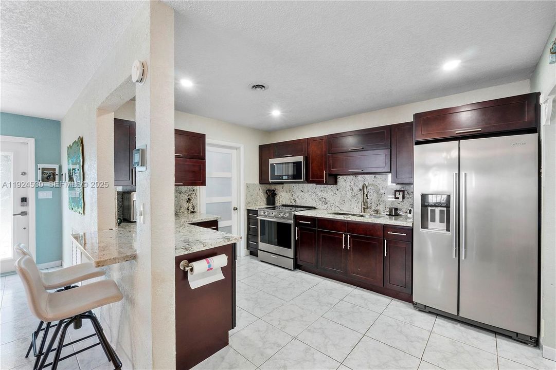 На продажу: $740,000 (3 спален, 2 ванн, 1688 Квадратных фут)