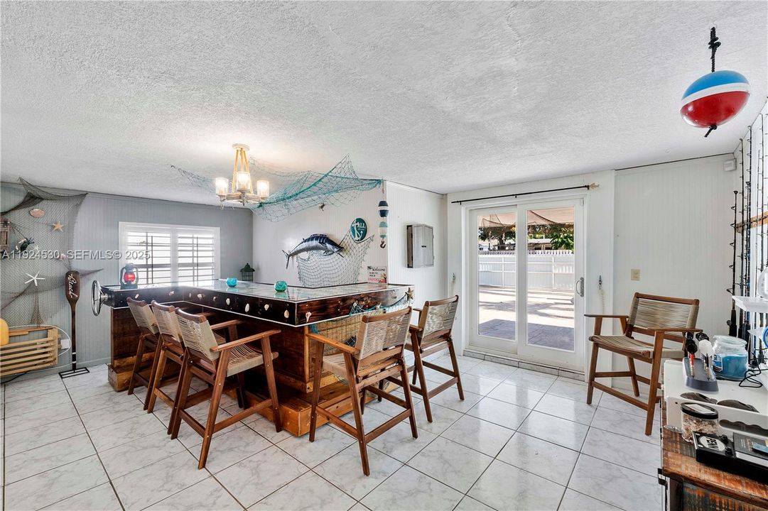 На продажу: $740,000 (3 спален, 2 ванн, 1688 Квадратных фут)