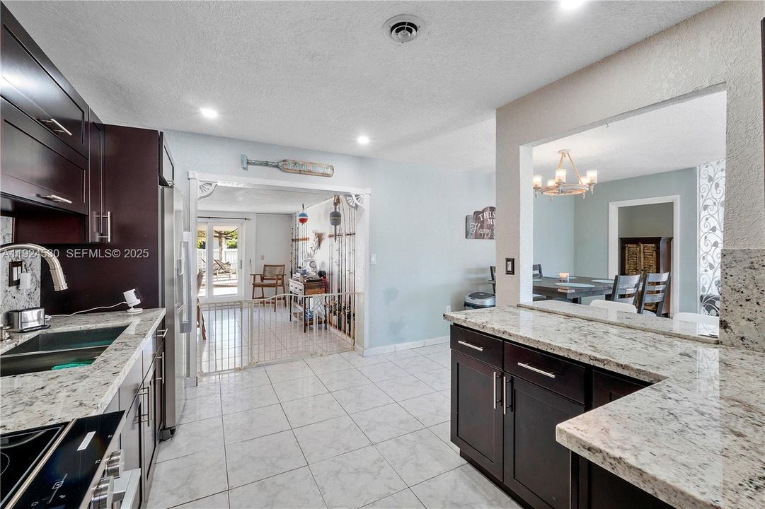 На продажу: $740,000 (3 спален, 2 ванн, 1688 Квадратных фут)