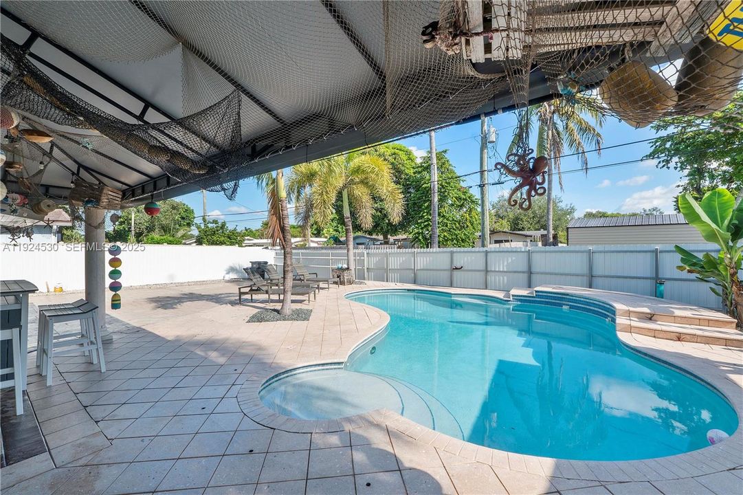 На продажу: $740,000 (3 спален, 2 ванн, 1688 Квадратных фут)